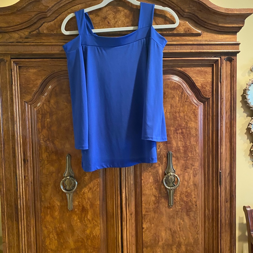 Open shoulder top